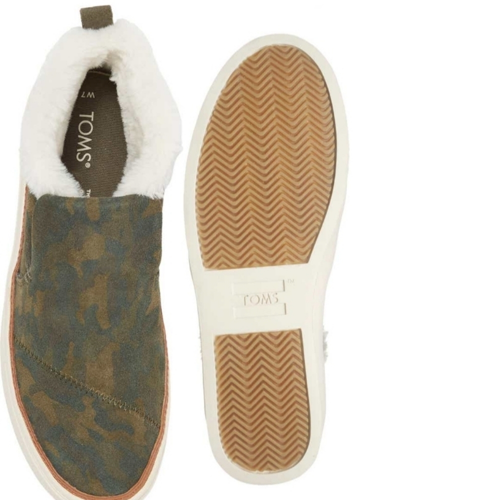 Sneakers - Picture 2 of 2